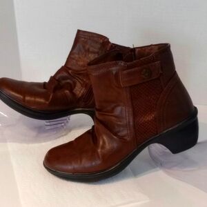 Easy Street Comfort Wave Ruched‎ Style Ankle Boots Size 7.5 Brown